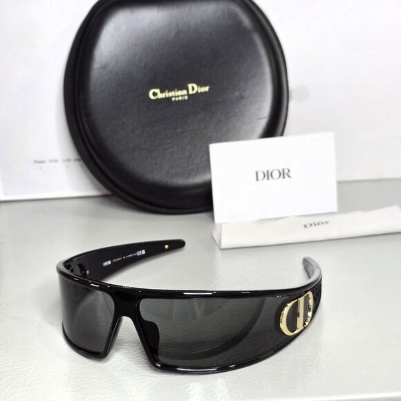 Dior VeryDior M1U Pre-owned sunglasses - Picture 1 of 5